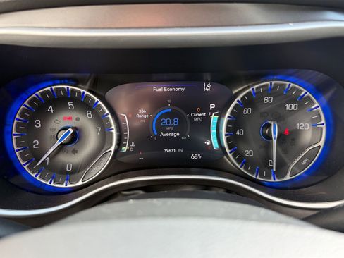 Used 2025 Chrysler Pacifica Select image 36