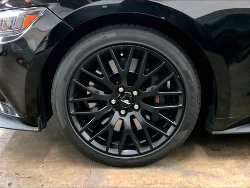Used 2017 Ford Mustang GT w/ GT Performance Package RWD image 11