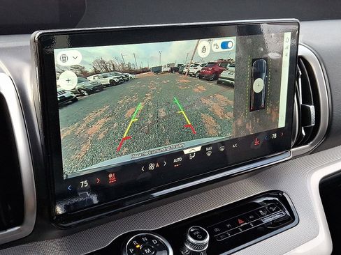 New 2025 Ford Expedition Active image 13