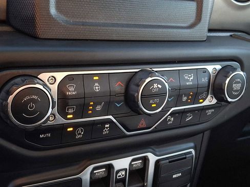 Used 2018 Jeep Wrangler Unlimited Sport S image 12