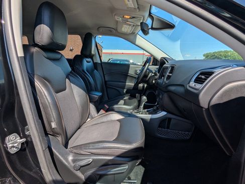 Used 2020 Jeep Compass Latitude w/ Cold Weather Group AWD/4WD image 15