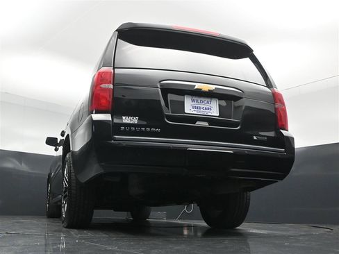Used 2018 Chevrolet Suburban Premier AWD/4WD image 34