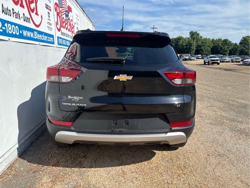 Used 2023 Chevrolet TrailBlazer LT w/ Convenience Package FWD image 4