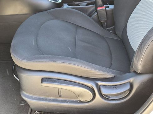 Used 2014 Kia Soul FWD image 25