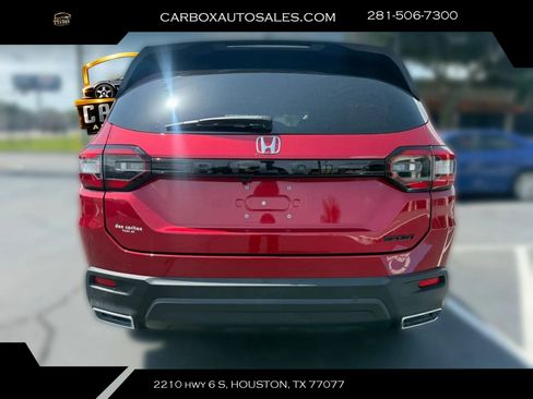 Used 2024 Honda Pilot Sport image 4