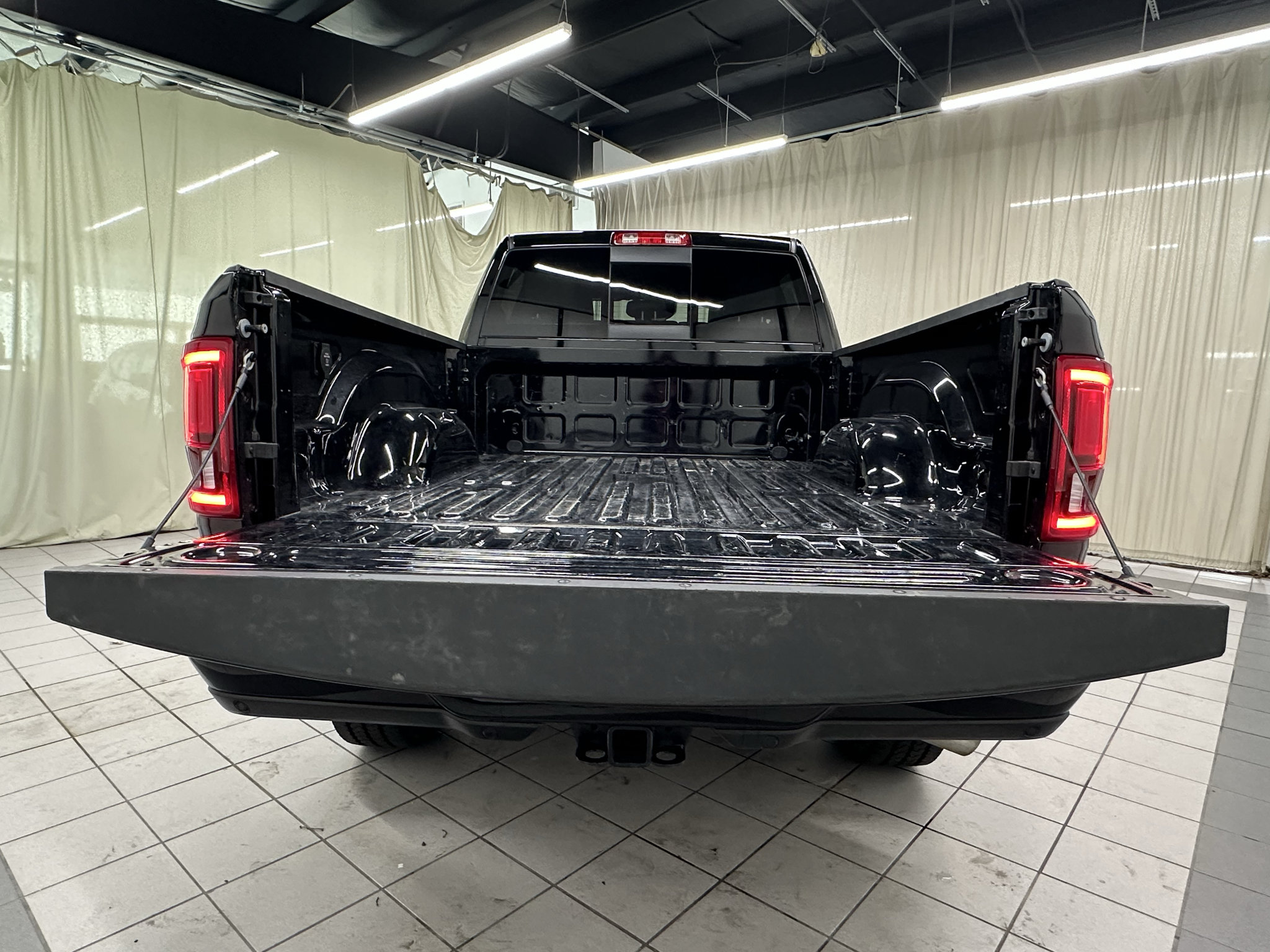 Used 2026 RAM 2500 Laramie AWD/4WD image 6
