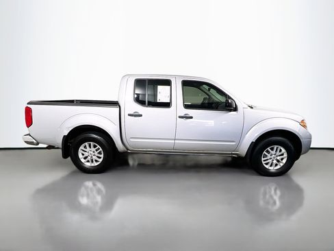 Used 2018 Nissan Frontier SV image 3