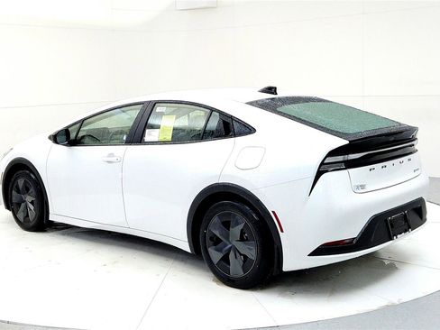 New 2026 Toyota Prius Plug-In Hybrid image 4