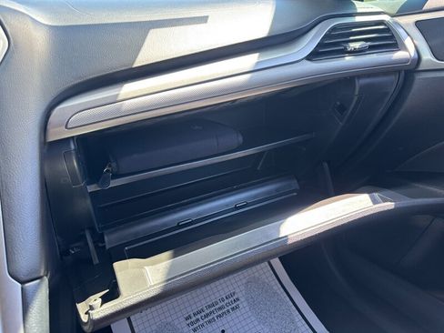 Used 2017 Ford Fusion SE w/ Fusion SE Technology Package FWD image 17