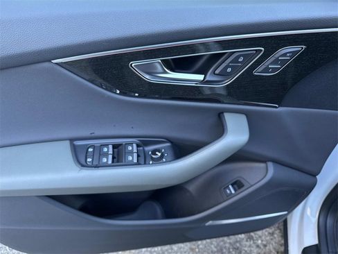 Used 2019 Audi Q8 Premium Plus w/ Premium Plus image 17