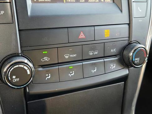 Used 2017 Toyota Camry SE image 13