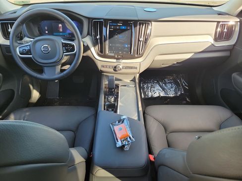 Used 2025 Volvo XC60 B5 Plus image 17
