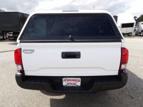 Used 2022 Toyota Tacoma SR RWD image 6