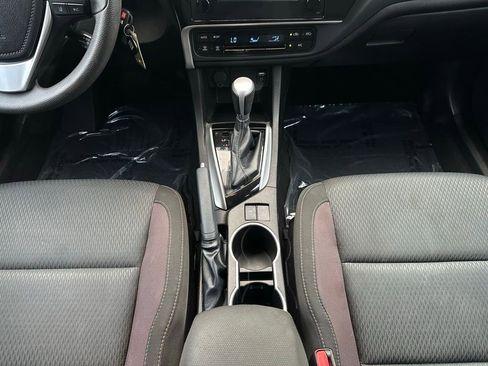 Used 2018 Toyota Corolla LE FWD image 21