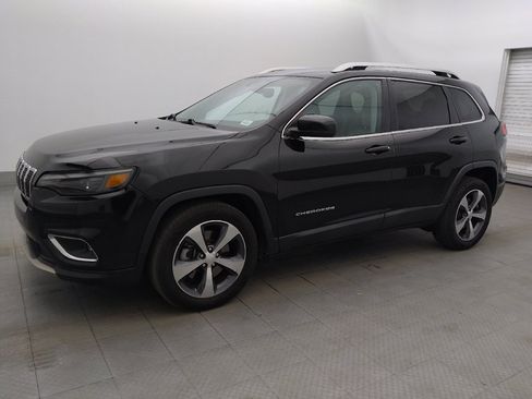 Used 2019 Jeep Cherokee Limited w/ Technology Group FWD image 2