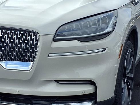 Used 2023 Lincoln Aviator Reserve w/ Equipment Group 201A image 12