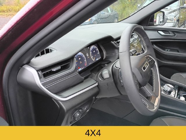 Used 2023 Jeep Grand Cherokee Altitude AWD/4WD image 11