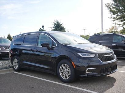 Used 2024 Chrysler Pacifica Touring-L