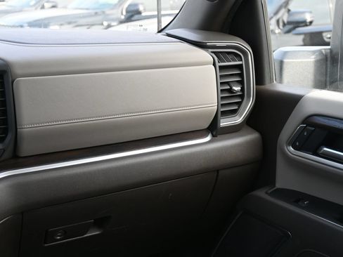 Used 2026 GMC Sierra 2500 SLT AWD/4WD image 8