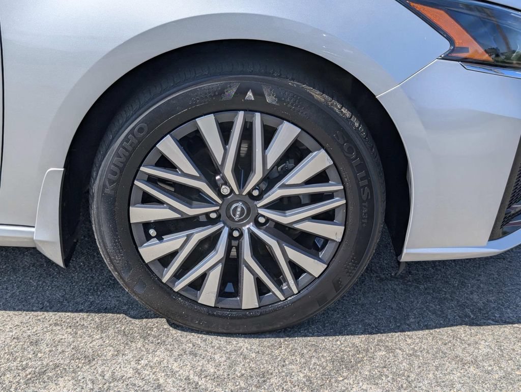 Used 2024 Nissan Altima 2.5 SV FWD image 7
