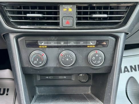 Used 2022 Volkswagen Taos SE image 27