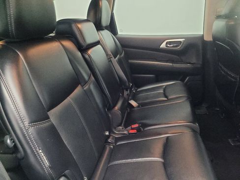 Used 2019 Nissan Pathfinder SL image 19