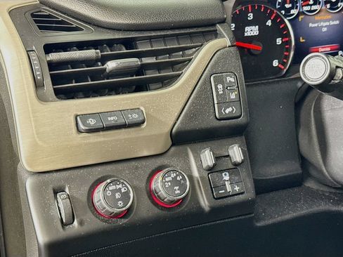 Used 2015 GMC Yukon Denali w/ Touring Package AWD/4WD image 10