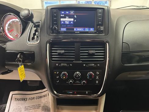 Used 2020 Dodge Grand Caravan SXT FWD image 10