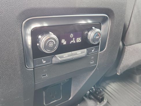 Used 2025 GMC Yukon Elevation w/ LPO, Floor Liner Package AWD/4WD image 17