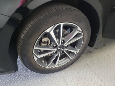 Used 2023 Kia Forte LXS w/ LXS Technology Package image 31