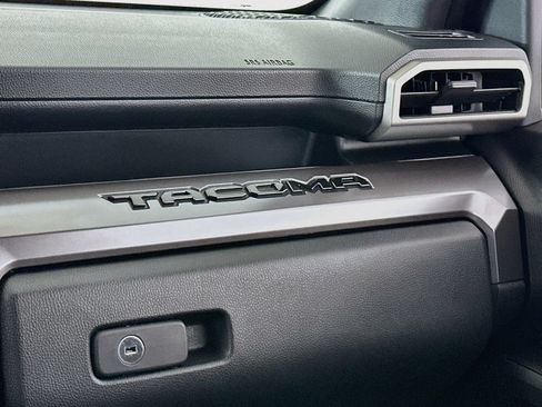 Used 2025 Toyota Tacoma TRD Off-Road AWD/4WD image 16
