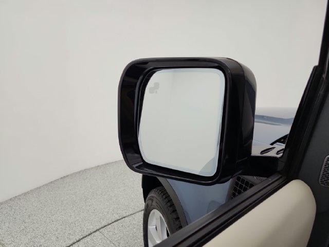 Used 2023 Land Rover Defender 110 S AWD/4WD image 44