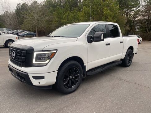 Used 2024 Nissan Titan SV w/ SV Convenience Package image 9