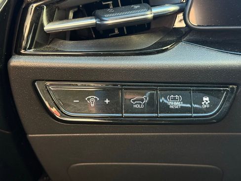 Used 2023 Kia Niro SX image 8