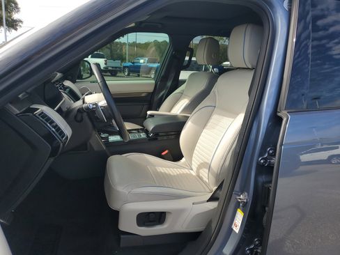 Used 2020 Land Rover Discovery HSE image 15