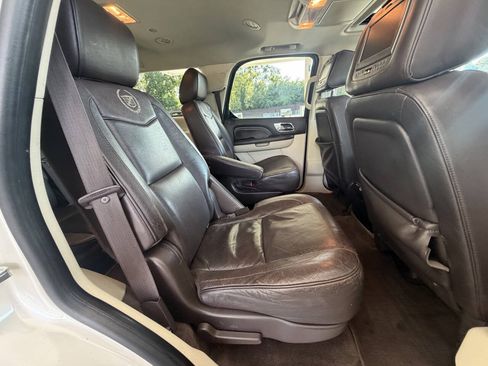 Used 2011 Cadillac Escalade Platinum AWD/4WD image 11