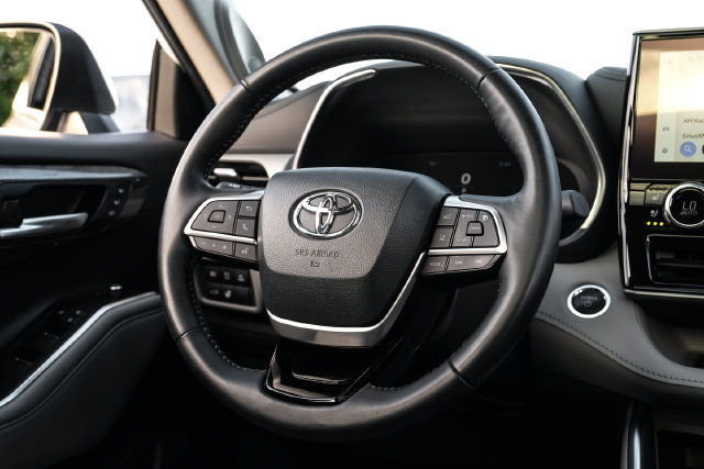 Used 2023 Toyota Highlander Platinum FWD image 20