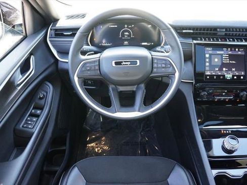 Certified 2023 Jeep Grand Cherokee L Laredo AWD/4WD image 22