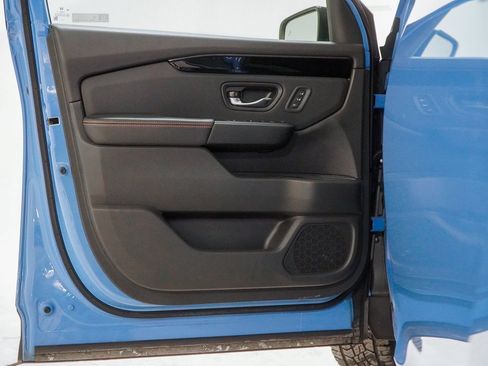 Certified 2025 Honda Pilot TrailSport image 22