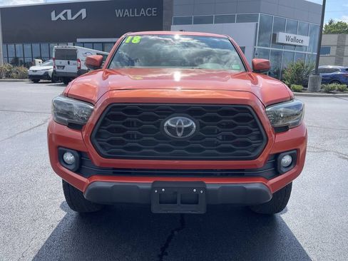 Used 2018 Toyota Tacoma SR5 AWD/4WD image 2