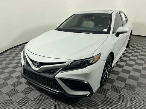 Used 2023 Toyota Camry SE image 7