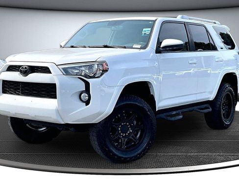 Used 2016 Toyota 4Runner SR5 AWD/4WD image 4
