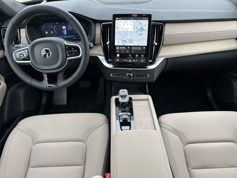 New 2026 Volvo XC90 B5 Plus w/ Protection Package Premier image 11