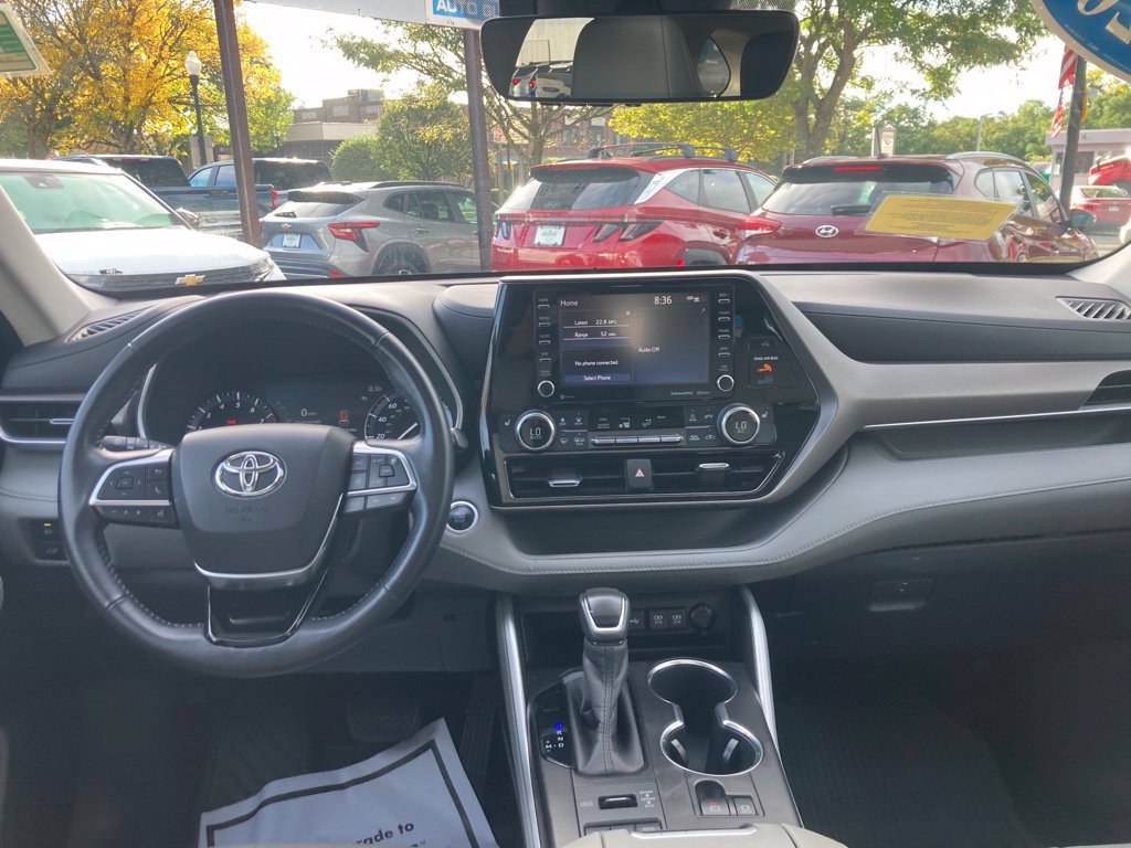 Used 2020 Toyota Highlander XLE AWD/4WD image 6