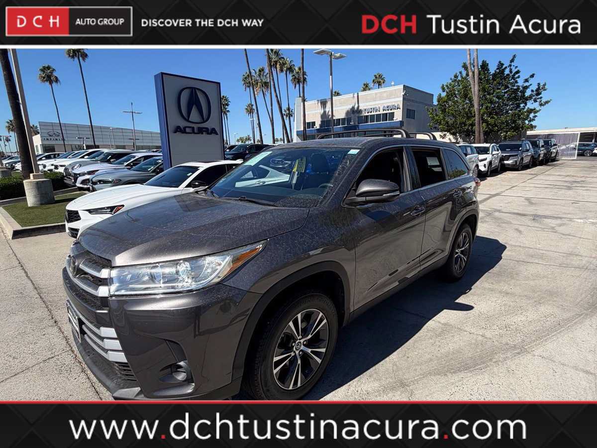 Used 2019 Toyota Highlander LE FWD image 1