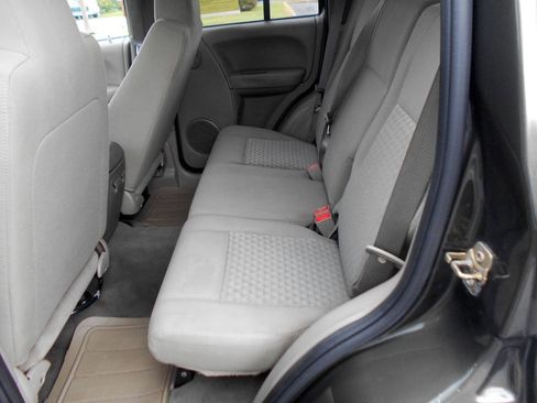 Used 2005 Jeep Liberty Sport image 18