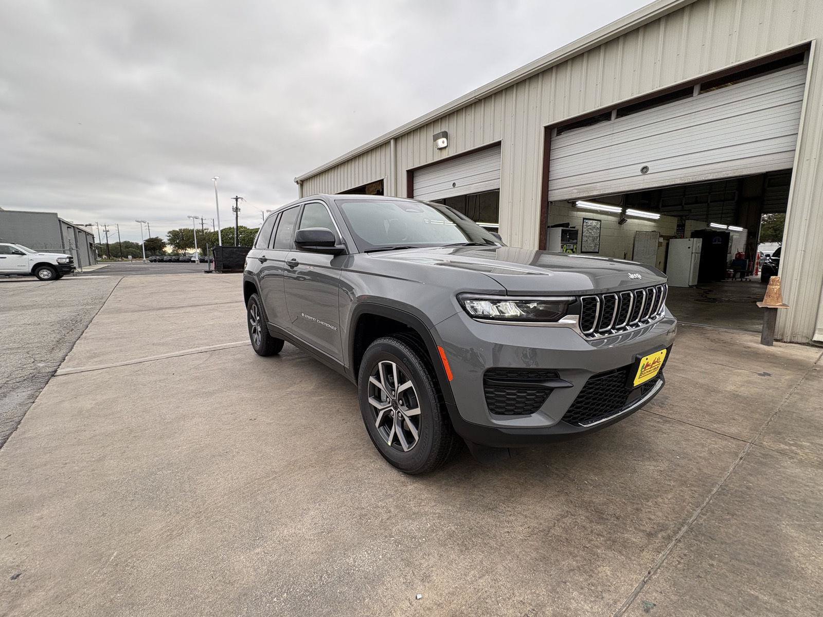 New 2027 Jeep Grand Cherokee Laredo X RWD image 7
