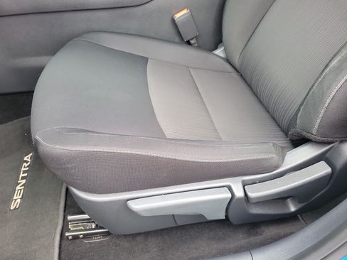 Used 2025 Nissan Sentra SV FWD image 10
