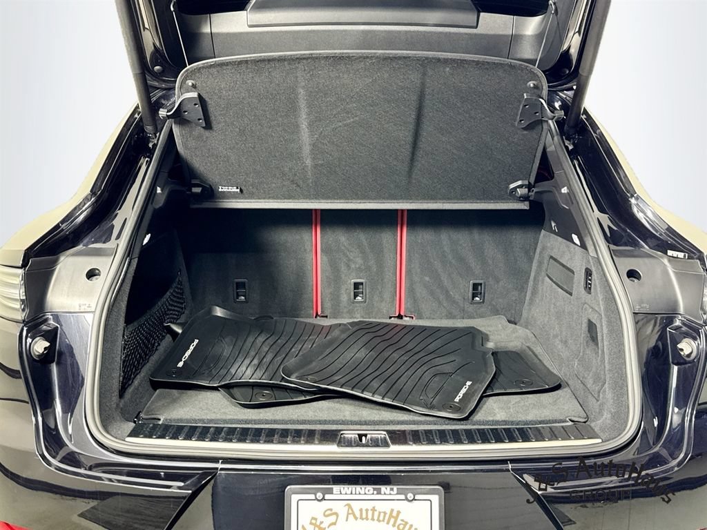 Used 2022 Porsche Cayenne GTS AWD/4WD image 34