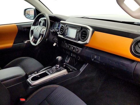 Used 2018 Toyota Tacoma SR5 RWD image 23